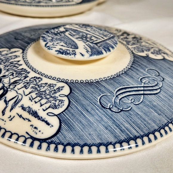 Vintage Royal Blue Currier and Ives 1.25 Qt Round Covered Handled Casserole USA - Picture 8 of 11